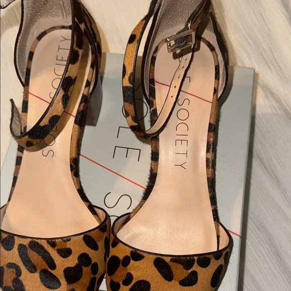 Sole Society Tan and Black Heels Elegant Design - Picture 5 of 6